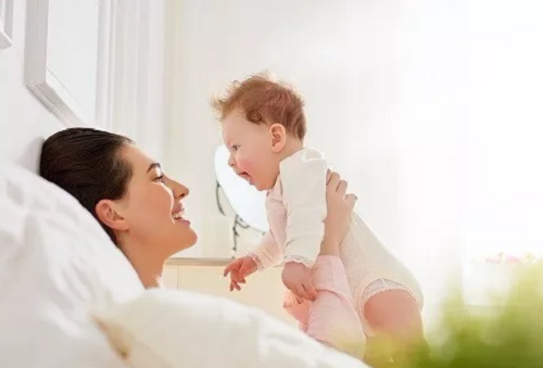 试管婴儿移植后助孕睡眠姿势：这3种睡姿更有助于胚胎着床