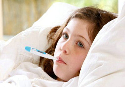 目前宝宝咳嗽发烧怎么办？