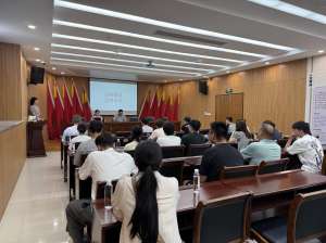 金榜题名·筑梦未来 临平区东湖街道上环桥社区为准大学生开展学前培训