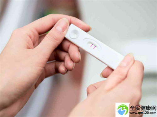 单身妈妈与她的试管三胞胎